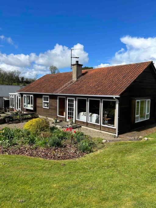 Wooden Cottage With Lake View 에니스킬런 외부 사진