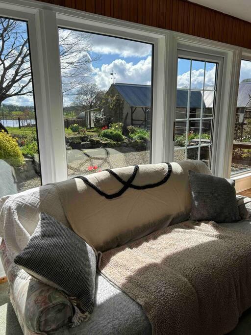 Wooden Cottage With Lake View 에니스킬런 외부 사진